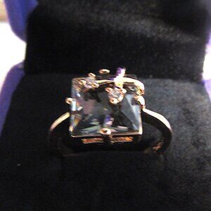 QUALITY COSTUME JEWELRY GOLD PLATED + SQUARE STONE +  Sz 9